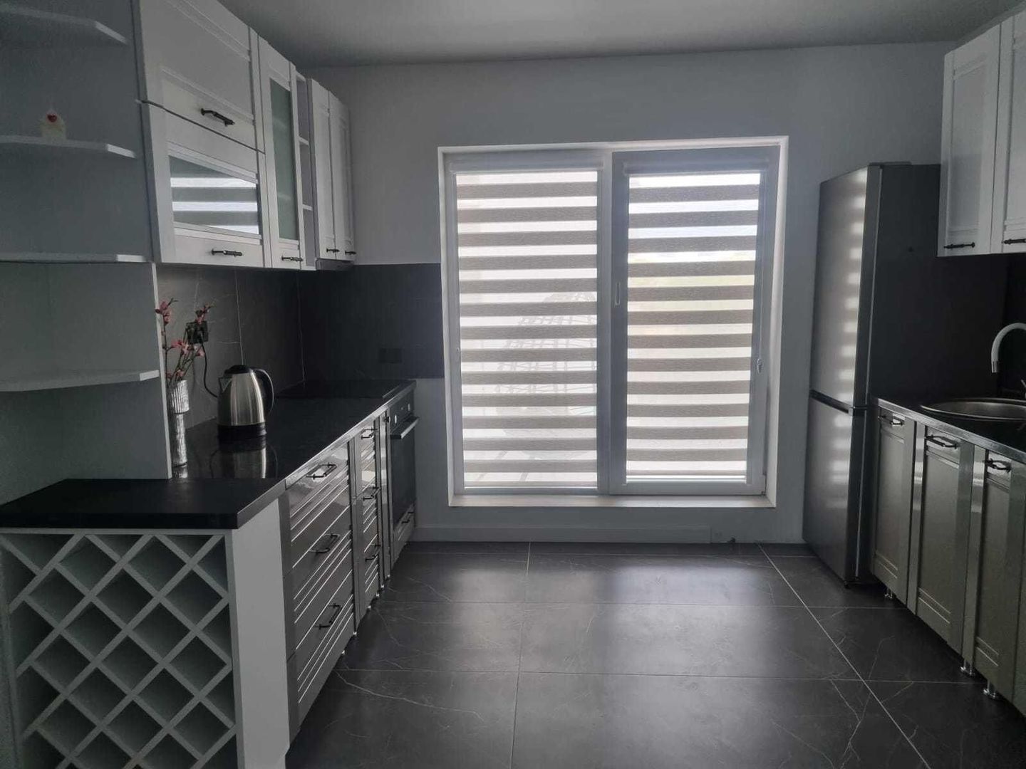 AP. 2 CAMERE SUN ROYAL VIEW, LOC PARCARE, BLOC NOU, METROU 8 MINUTE - Poză 3