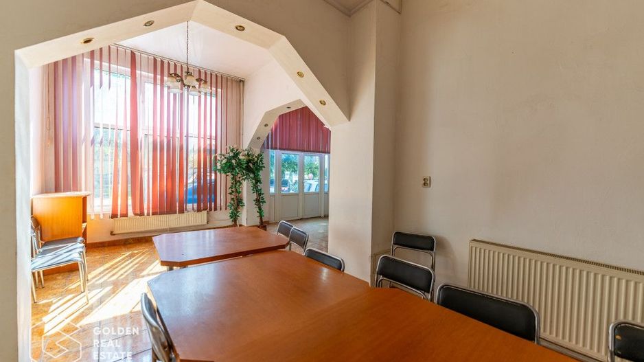 Cladire cu 24 camere, langa Castelul Regal Savarsin - Poză 22