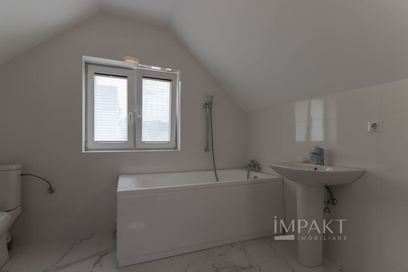 Casa insiruita cu finisaje de lux in cartierul Europa - Poză 20