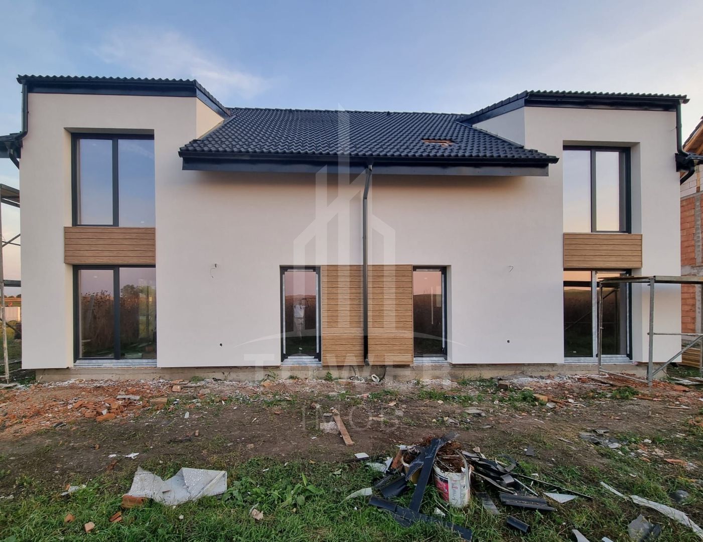 Casă Tip Duplex INDEPENDENTĂ ENERGETIC - Cartier NOU - Poză 4