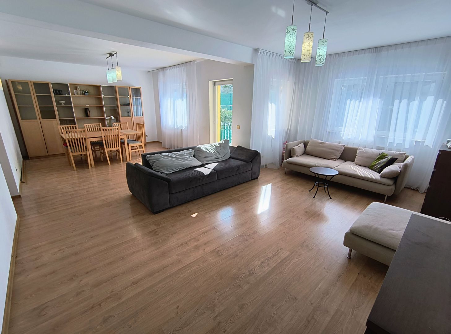 Vila Complex The CLASS,- rond OMV Pipera- curte - garaj - Poză 4