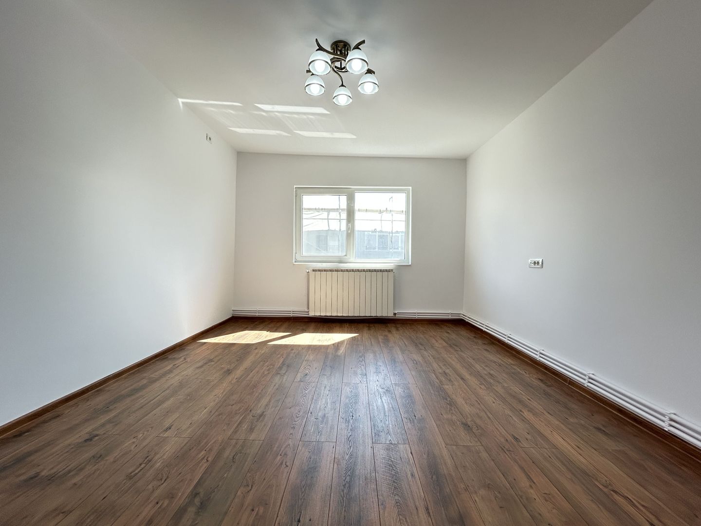 Apartament 3 camere amenajat modern centrala termica Galeriile Soveja - Poză 3