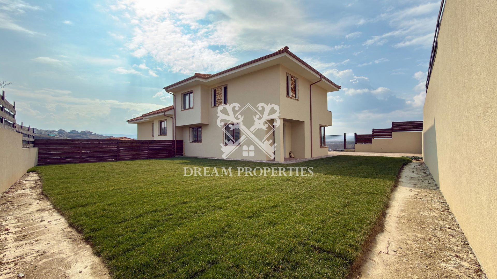 Casa de vanzare 120 mp, 4 camere,3 bai, teren 350 mp, DEZMIR - Poză 1