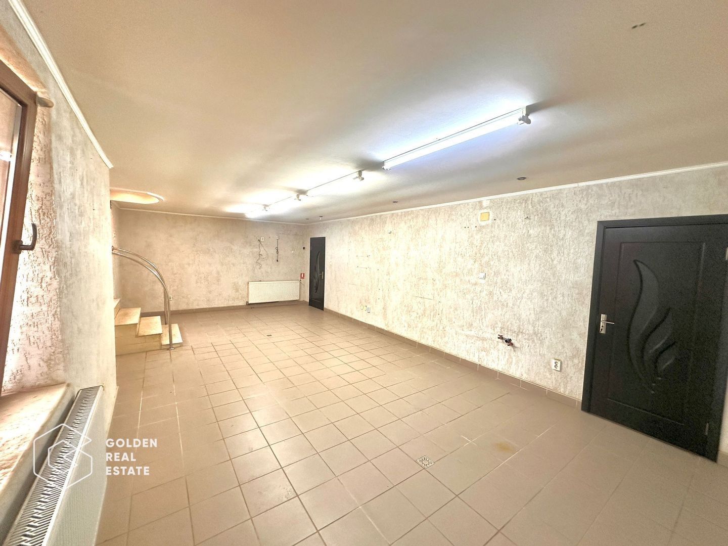 Spatiu comercial ultracentral, 3 camere, pretabil cabinet, salon infrumusetare - Poză 4