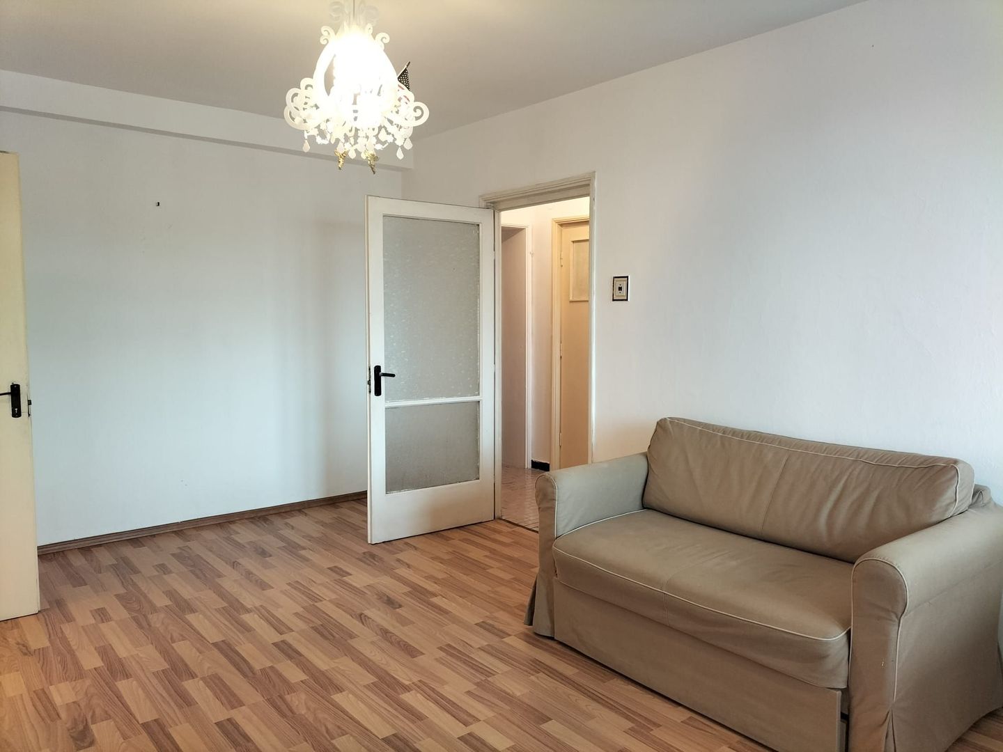 Inchiriere apartament 2 camere zona 1 Mai langa statia Metrou - Poză 2
