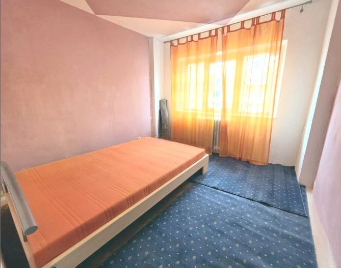 Apartament 2 camere decomandat et.2 Cetate zona Mercur - Poză 3