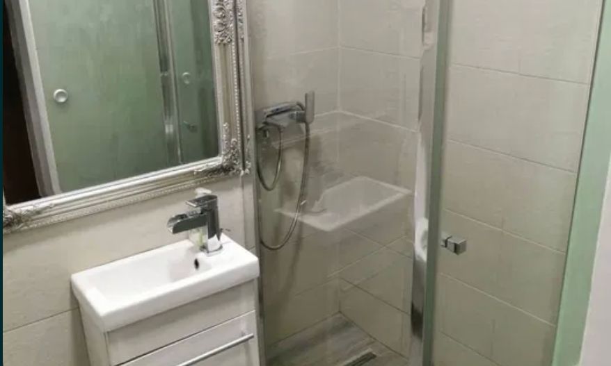 GARSONIERA BUCATARIE INCHISA, BLOC NOU, MOBILAT/UTILAT MODERN, CURAT - Poză 5