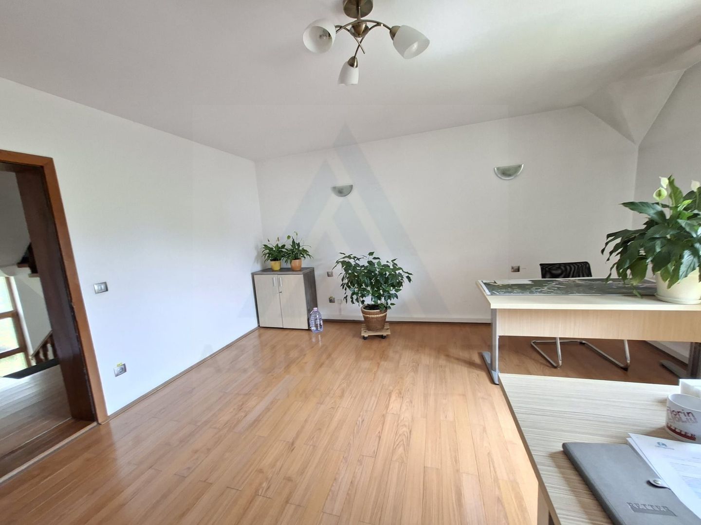 Spatiu birouri casa individuala curte proprie 9 birouri Selimbar - Poză 4