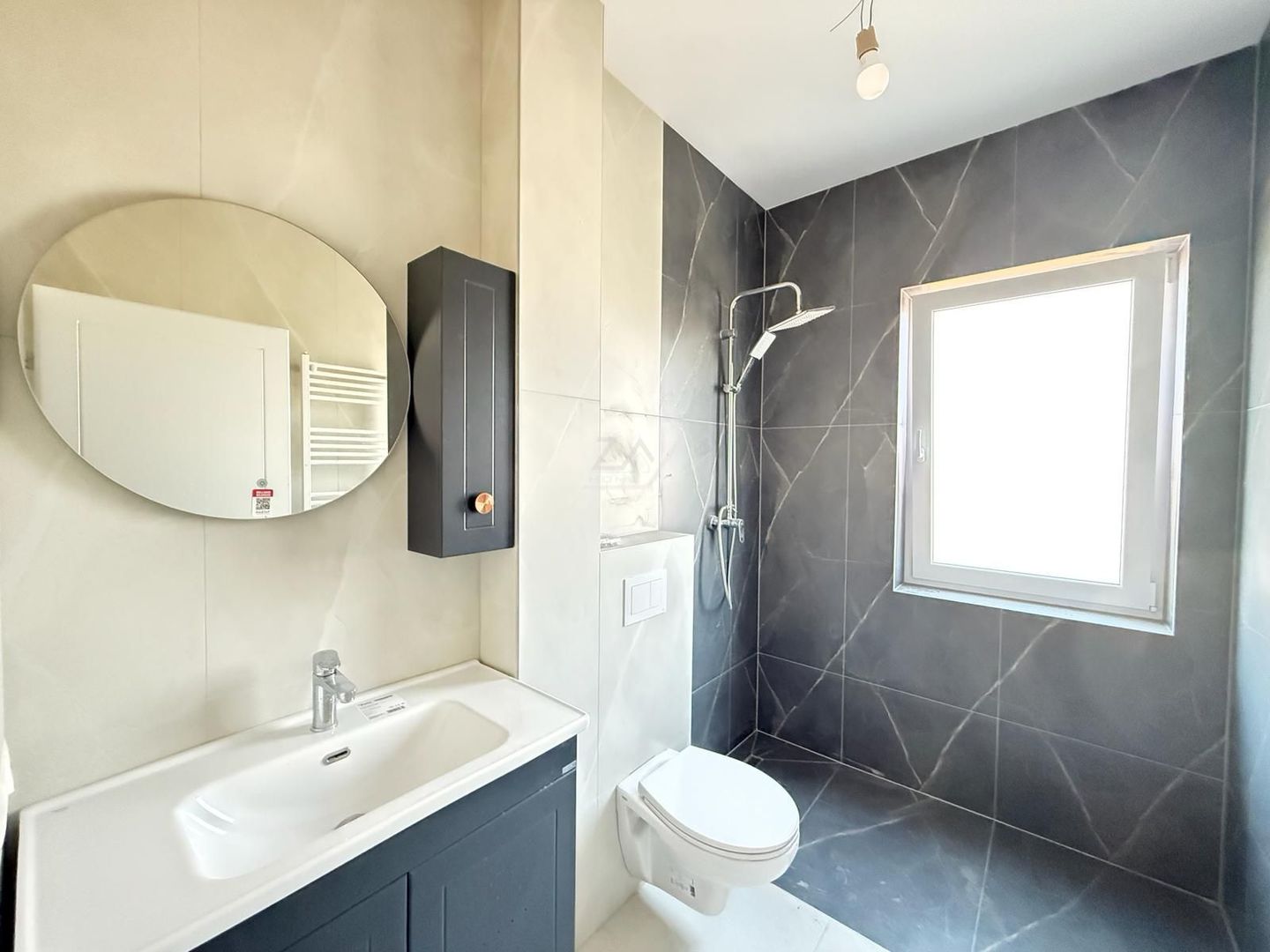 Bloc FINALIZAT la asfalt. Etaj 1. Decomandat. Disponibil imediat. - Poză 5