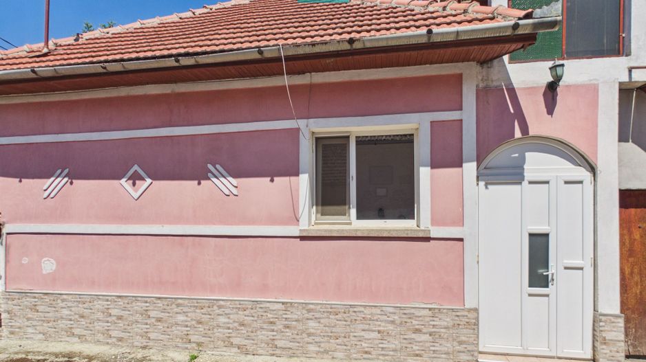 Casă de familie cu grădină și potențial în Giroc - Poză 1