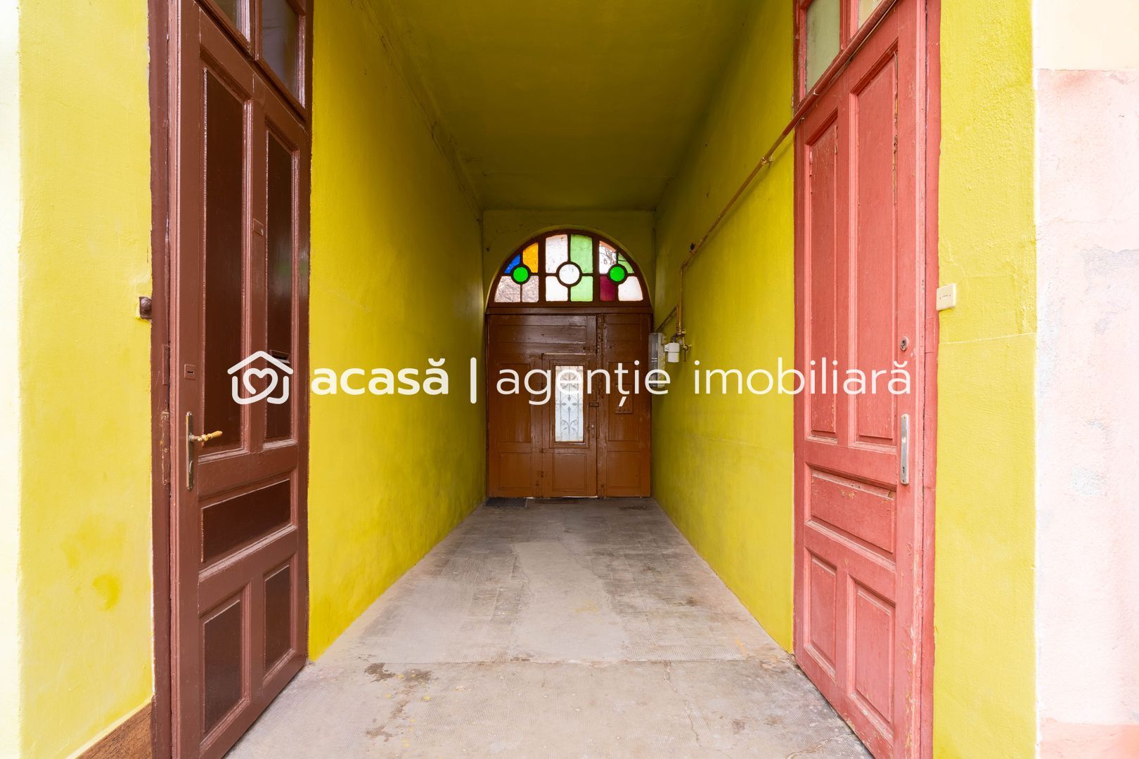 Apartament ultracentral Arad – 468 mp teren propriu, garaj, acces auto - Poză 5