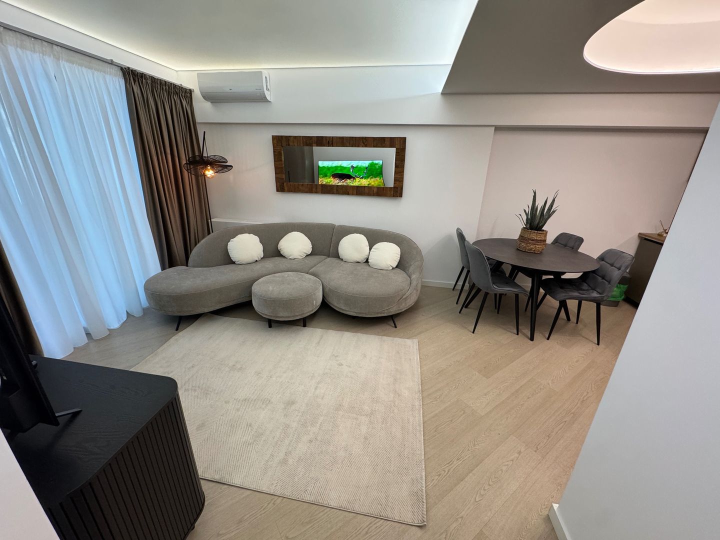 Închiriere ap. 3 camere Lux în Complex Cortina North - Poză 1