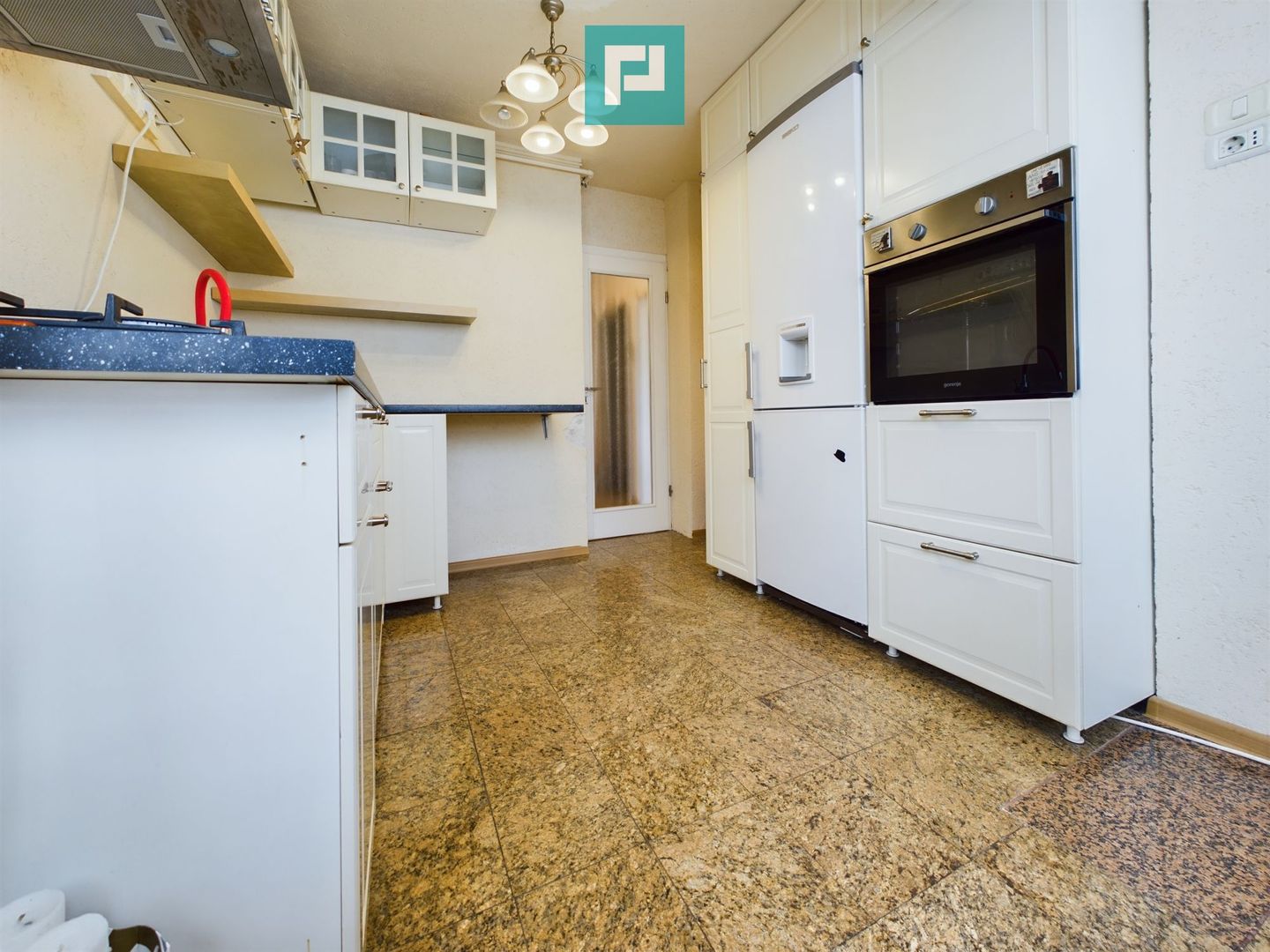 Apartament cu 3 camere în Alfa - Poză 2