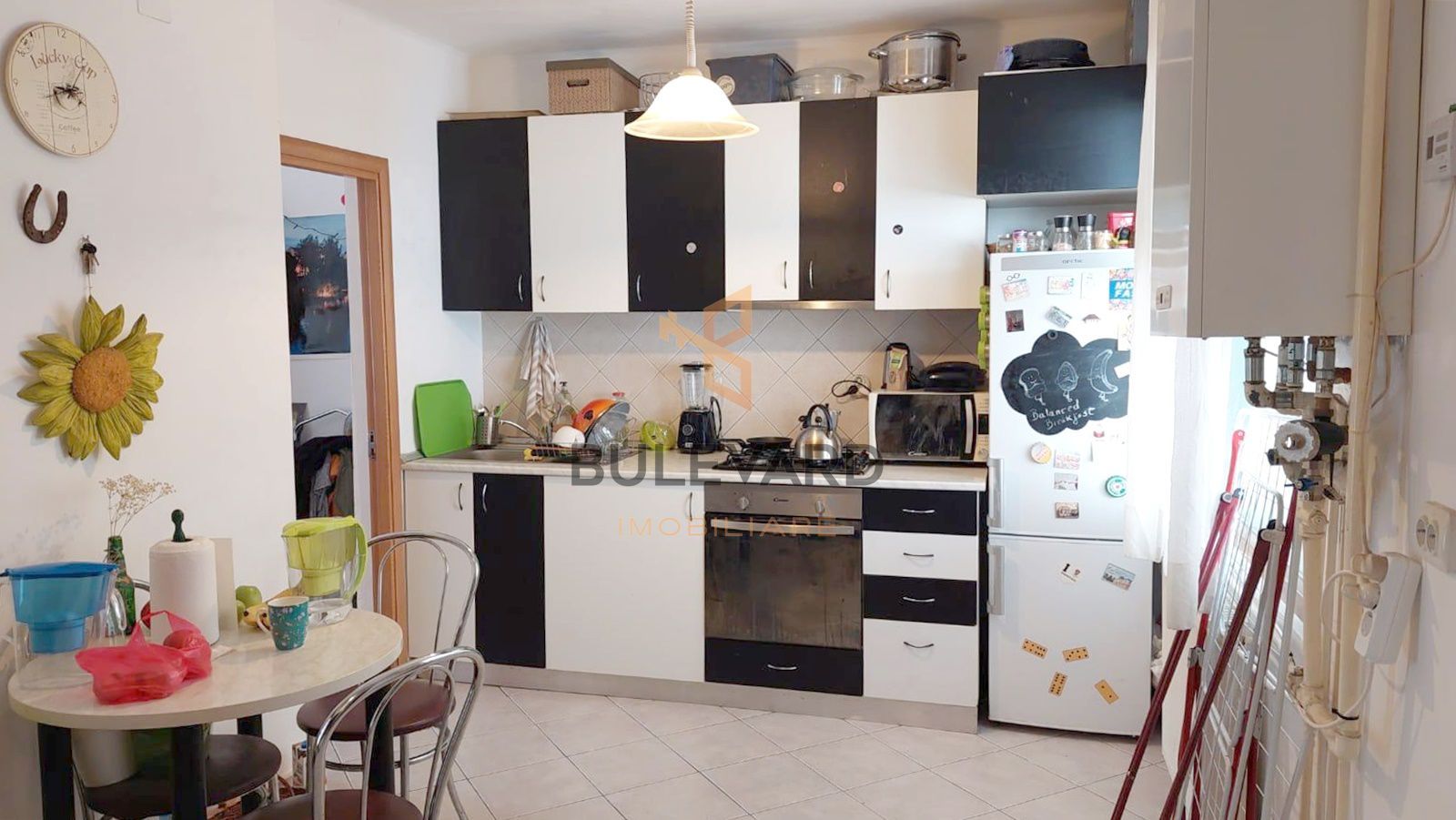 Apartament cu 2 camere decomandate, zona strazii Horea! - Poză 1