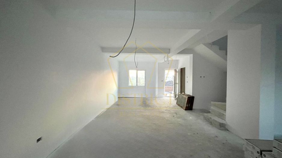 Duplex cu 4 camere despărțit prin camera tehnica | Mosnita Noua - Poză 7