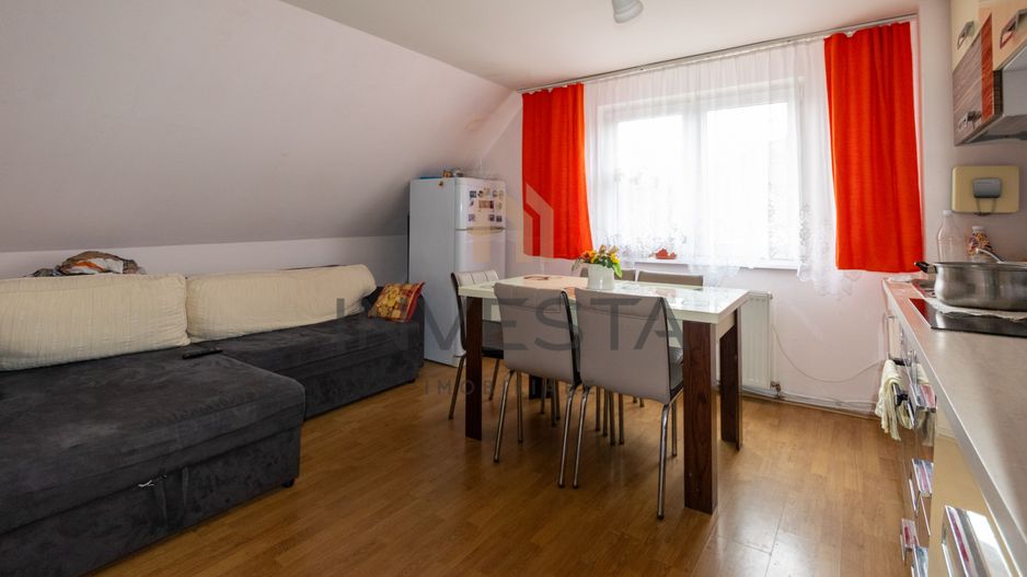 DE VANZARE CASA CU 4 CAMERE BUNA ZIUA - Poză 1