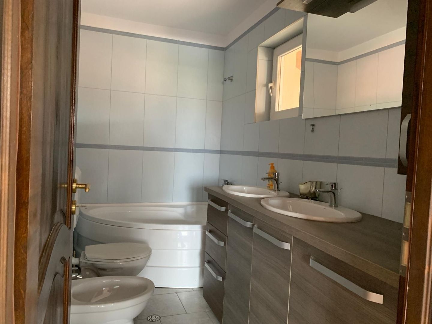 Duplex premium în vatra veche a localității Moșnița Veche - Poză 16