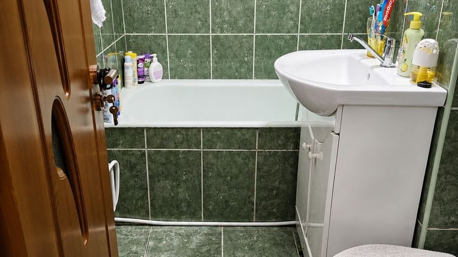 BRASADAS vinde ap 2 cam etaj 3/4 in Carpați 1. - Poză 8