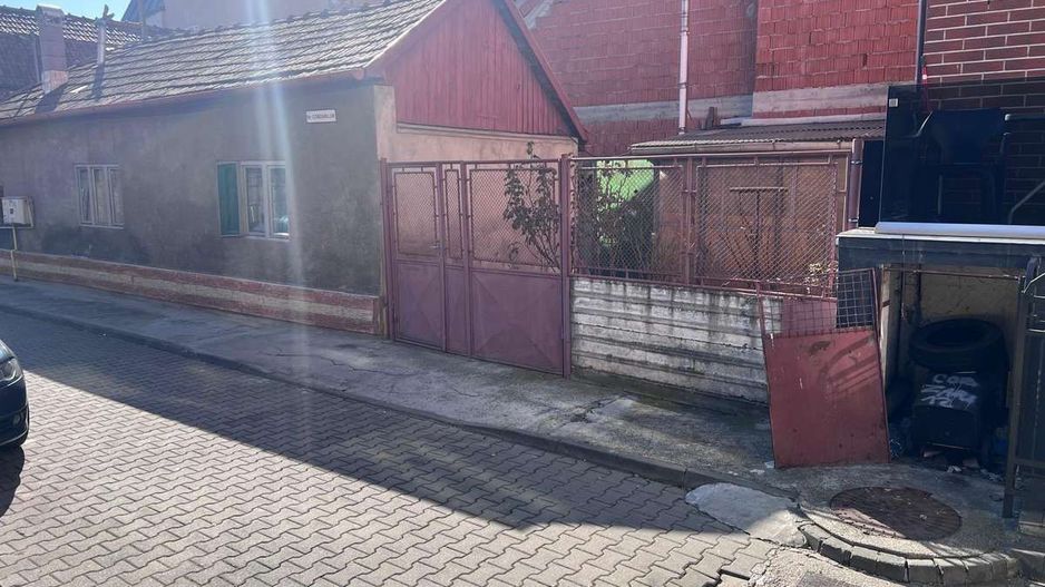 Casă de vânzare cu posibiliate de renovare/dezvoltare - Poză 2