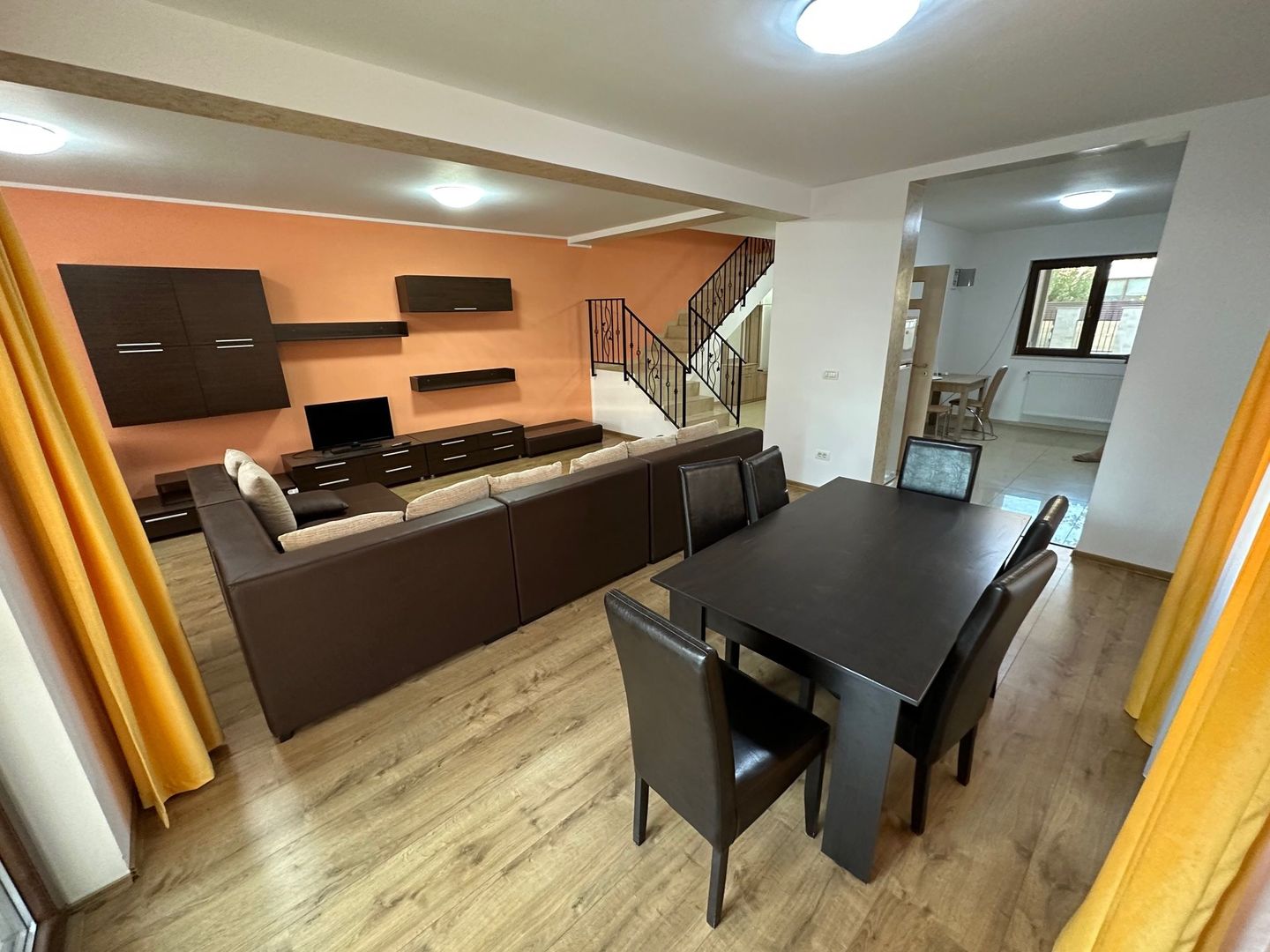 Casă / Vilă cu 4 camere de vanzare  în zona Aradului - Poză 13