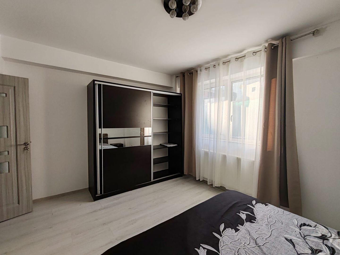 Apartament 2 camere decomandat 54 mp Galata Panoramic Res. 350 euro - Poză 1