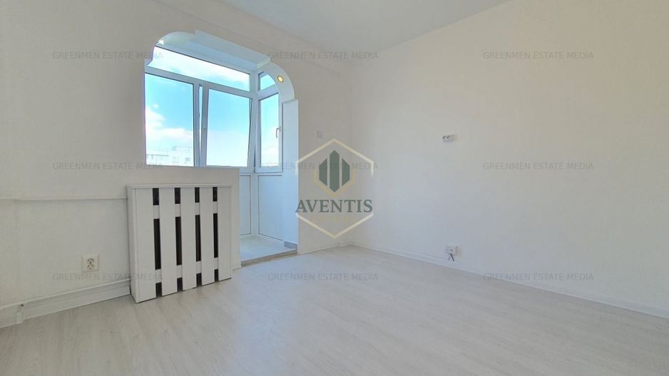 Piata Victoriei - Titulescu, vedere rasarit, decomandat, bloc reabilitat - Poză 1