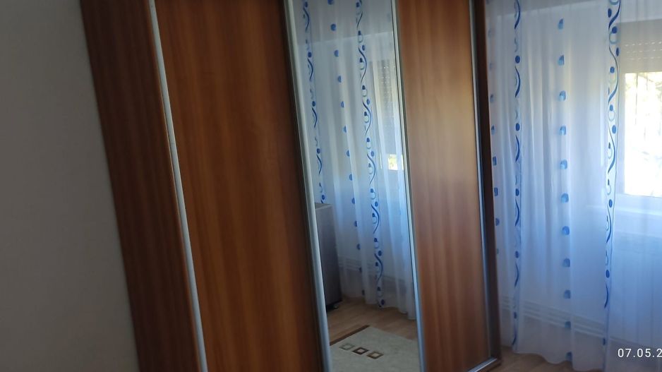 De inchiriat apartament spatios in Piata Centrala, 320 euro - Poză 1
