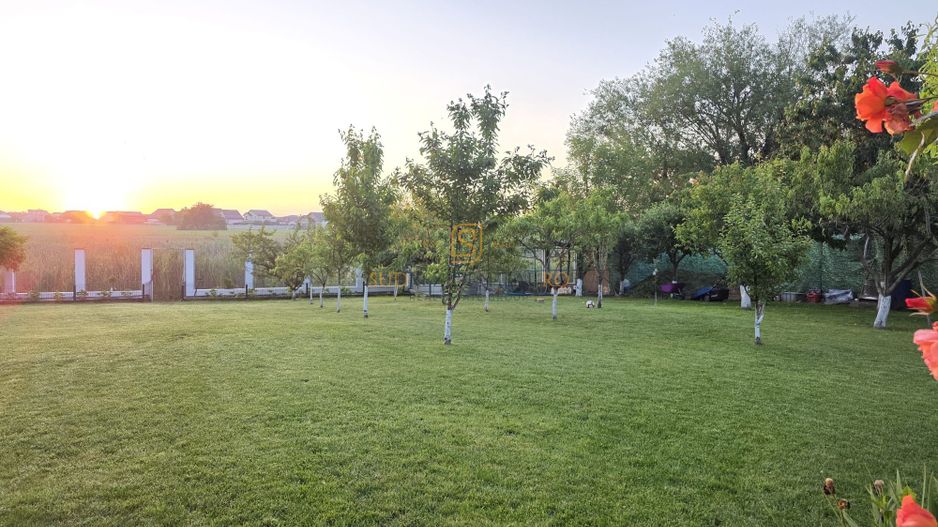 Resedinta spectaculoasa  – Vila exclusivista deschidere directa la lac - Poză 35