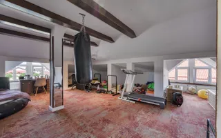 Vilă renovată P+1+M  | Foișor vitrat, grădină și jacuzzi - Poză 22