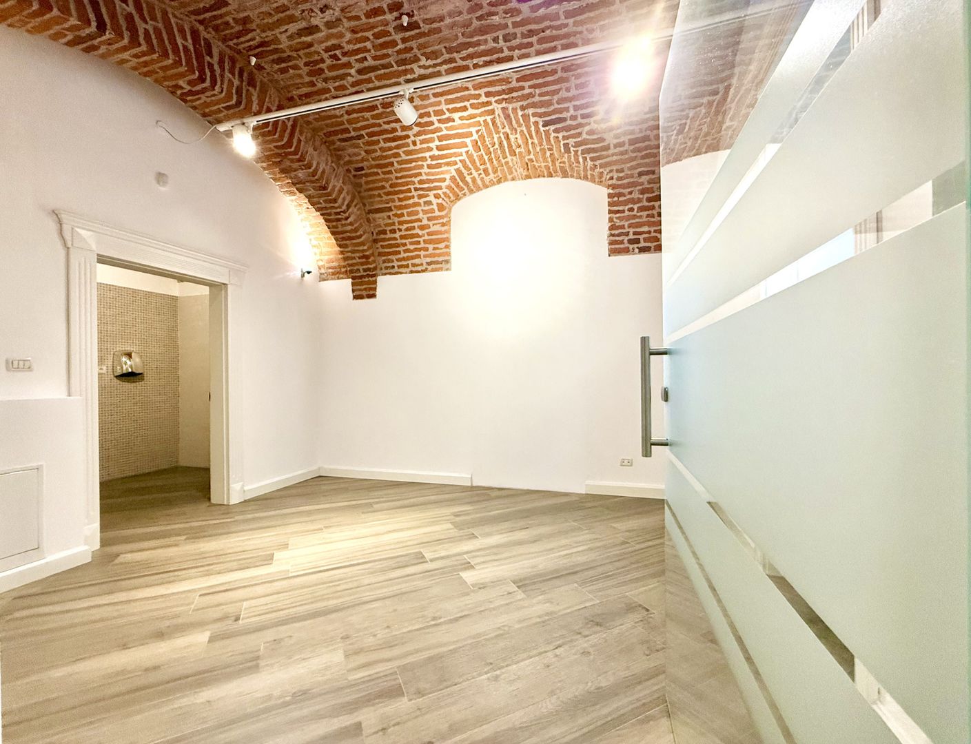 Biroul tău din inima Timișoarei – 35 mp de oportunitate - Poză 1