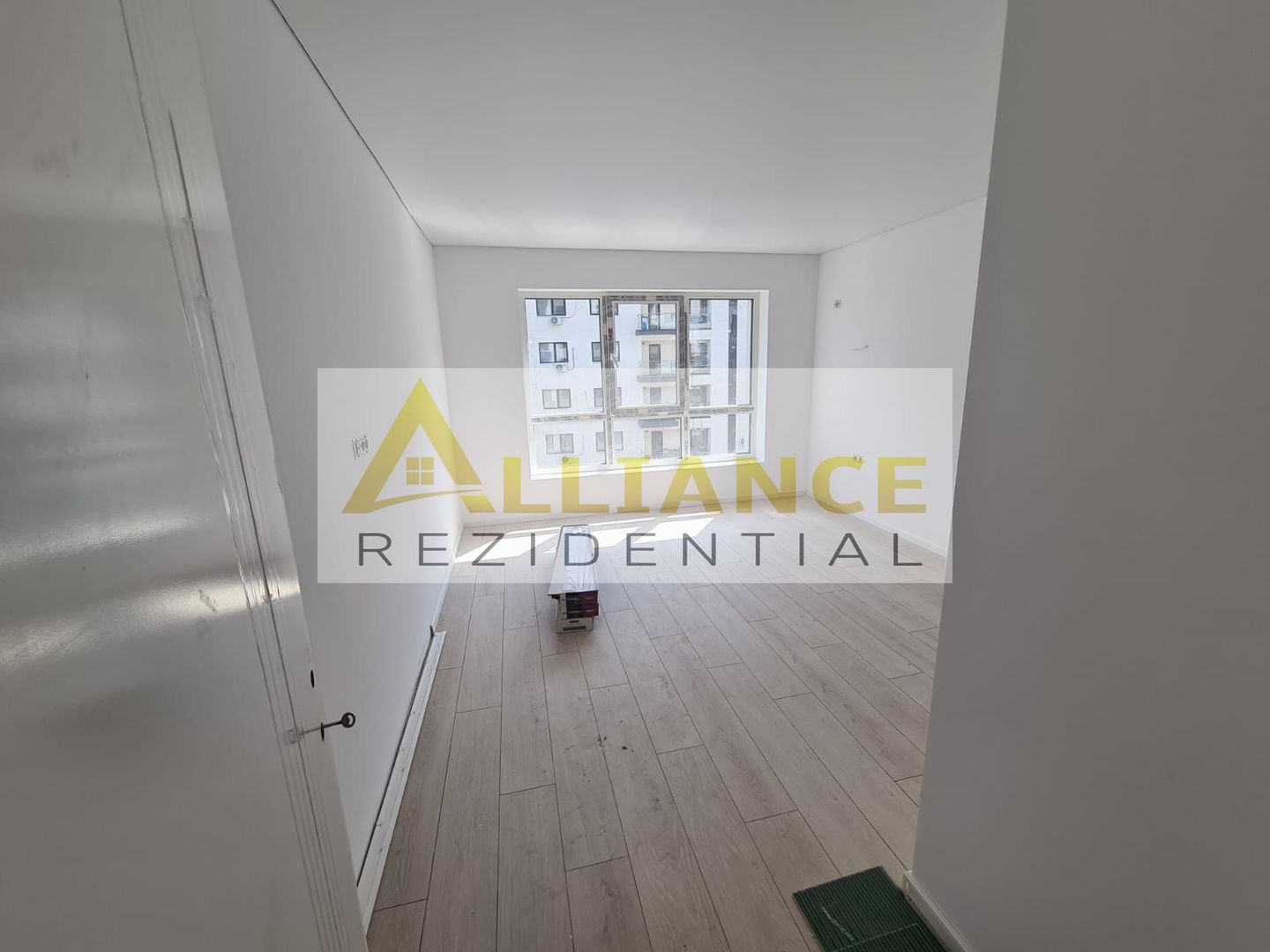 APARTAMENT 2 CAMERE - METROU APARATORII PATRIEI - Poză 7