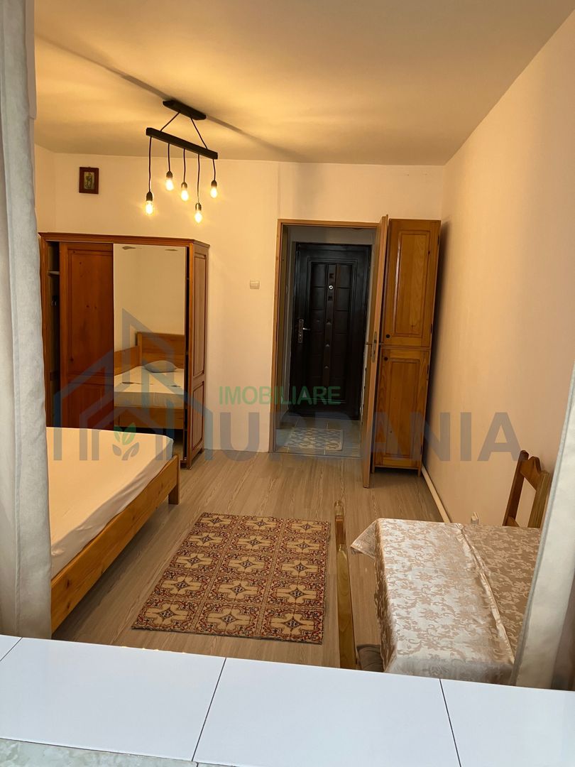 Inchiriez garsoniera in nicolina - Poză 1