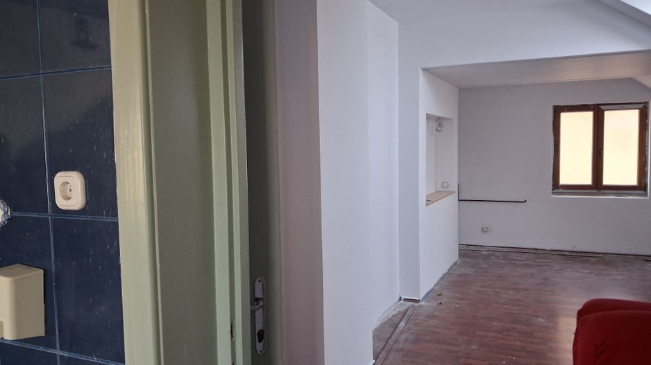 Casa RENOVATA partial 8 cam 6 ari 550mp garaj ANA IPATESCU. - Poză 11