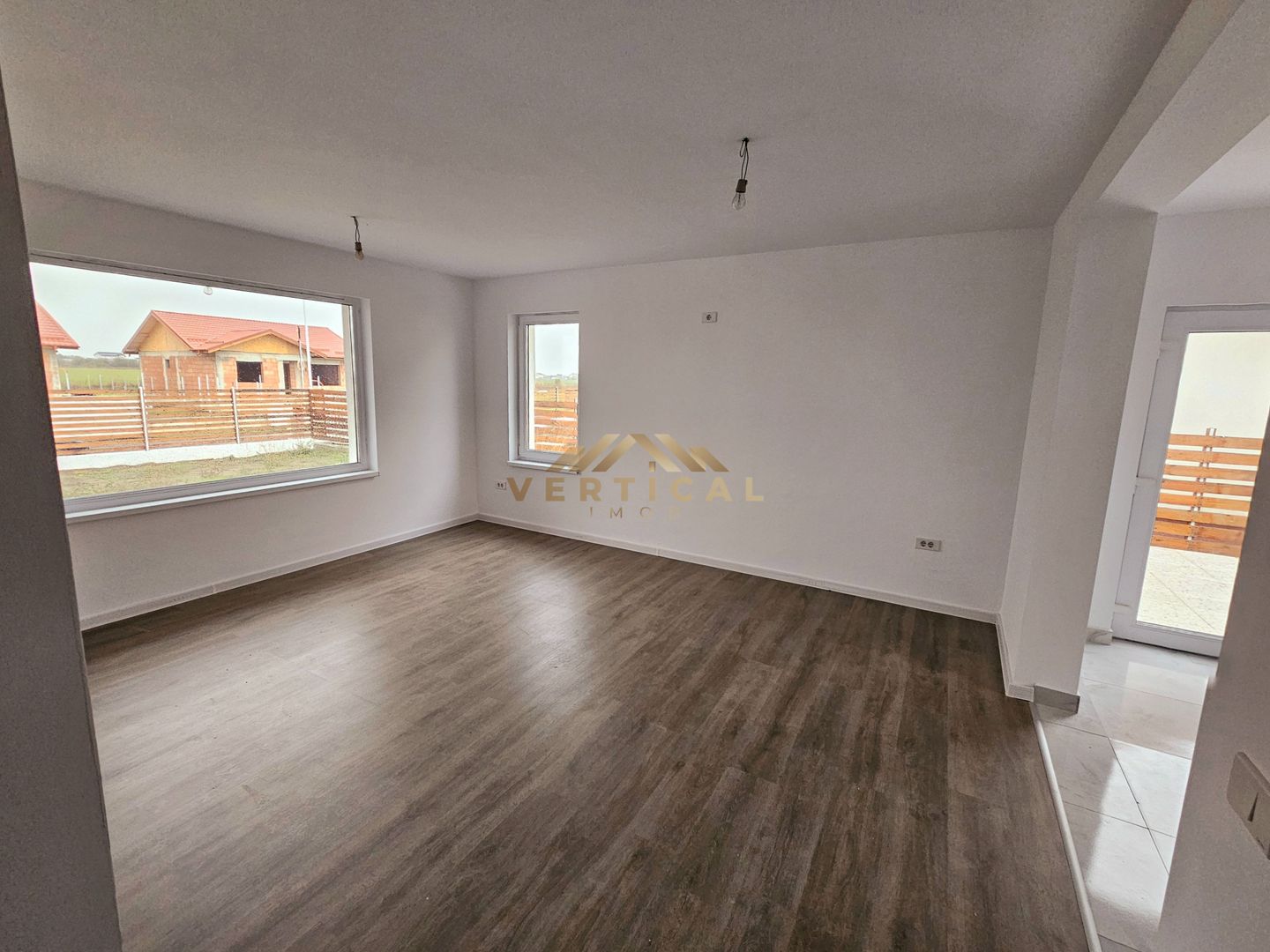 Casa pe un singur nivel cu 3 camere - com Berceni - Poză 4