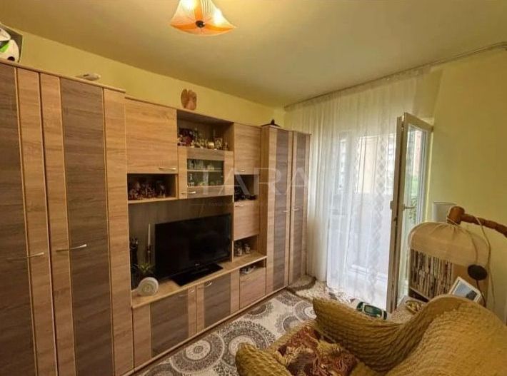 De vanzare cu 4 camere decomandat in Manastur - Poză 1