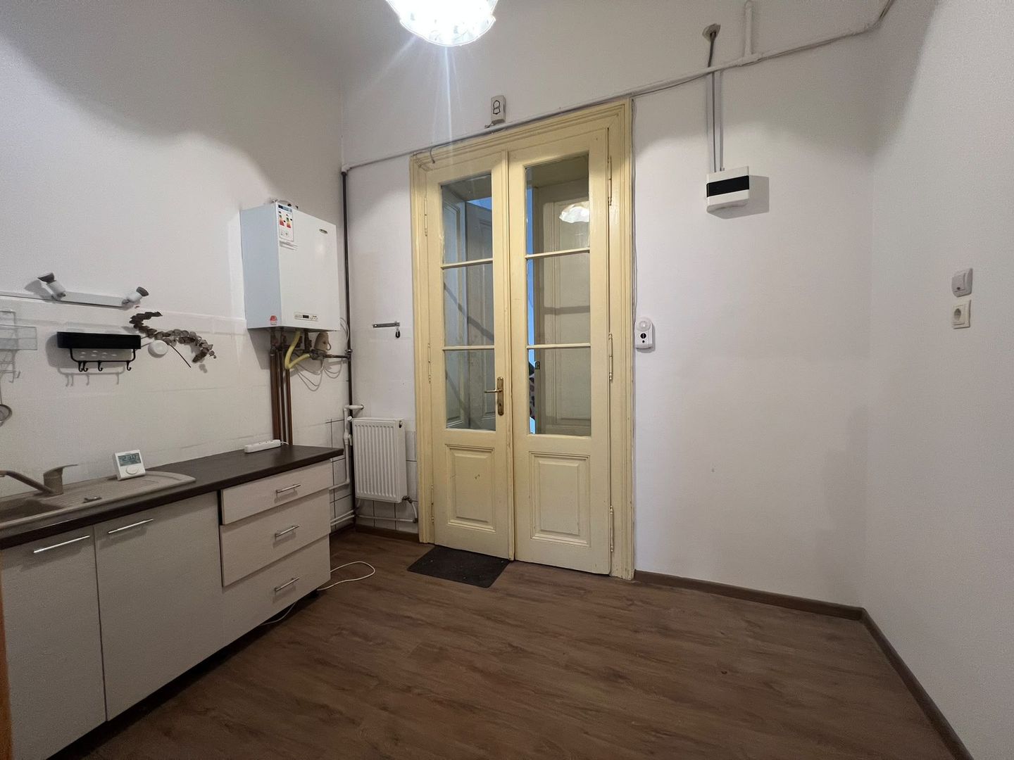 Garsonieră spațioasă de închiriat în zona ultracentrală - Poză 10
