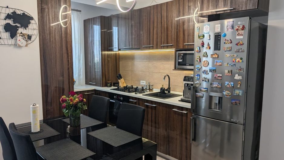 Vând apartament 3 camere, mobilat și utilat cu loc de parcare inclusă - Poză 9