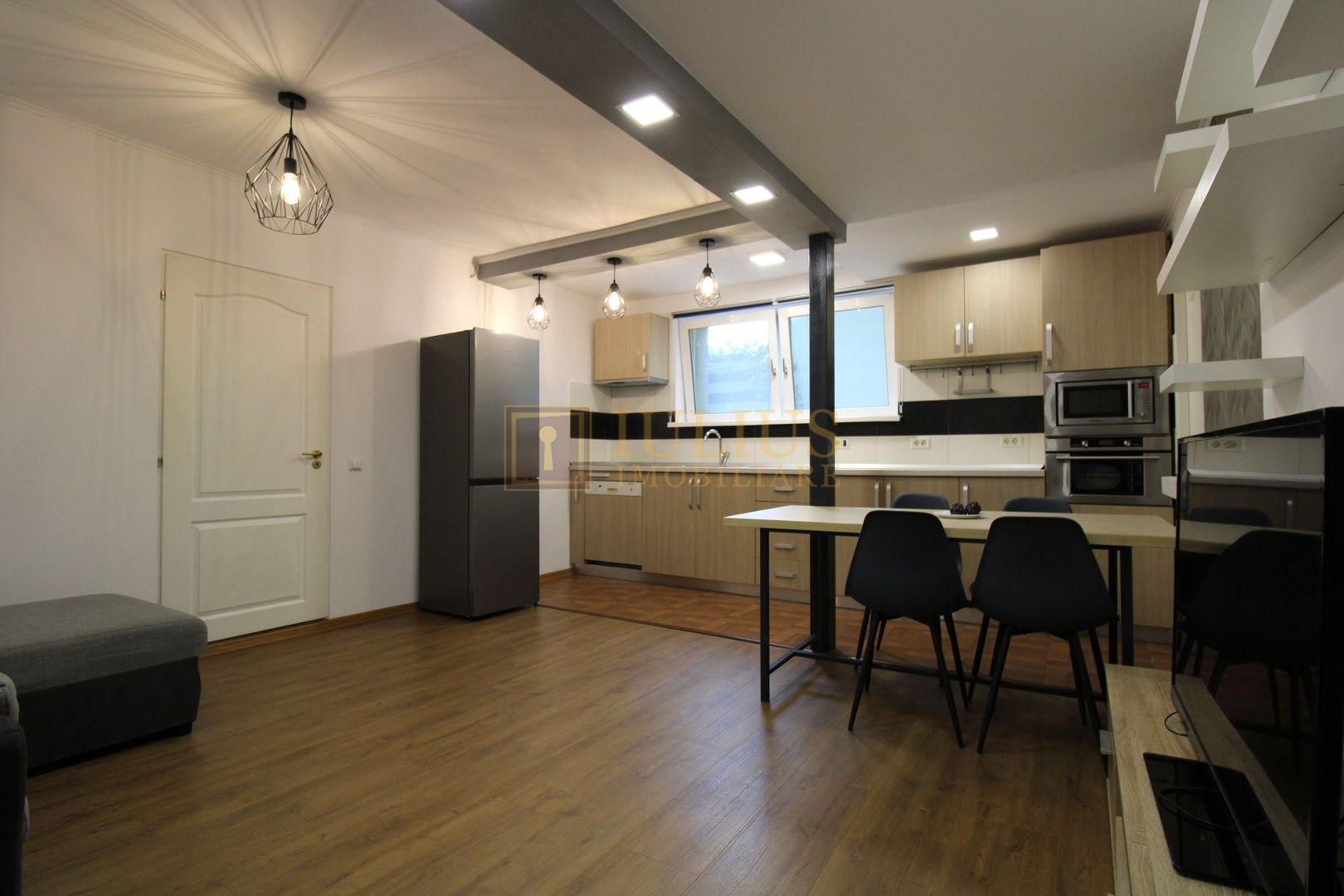 3 camere + 2 bai, centrala proprie, zona Aradului. - Poză 1