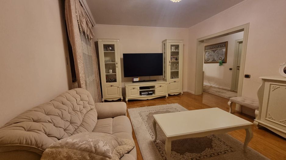 Apartament de 3 camere de vanzare Faleza nord - Poză 2