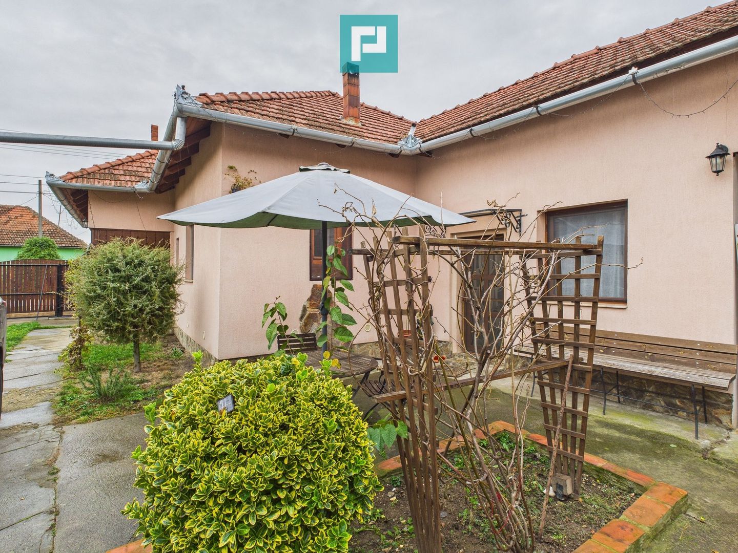 Casă renovată în localitatea Comănești, Arad - Poză 21