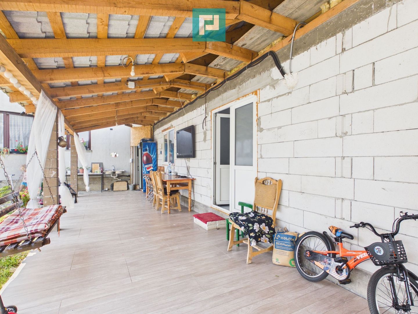 Casă 225 mp cu teren 1.482 mp în Leș - Poză 6