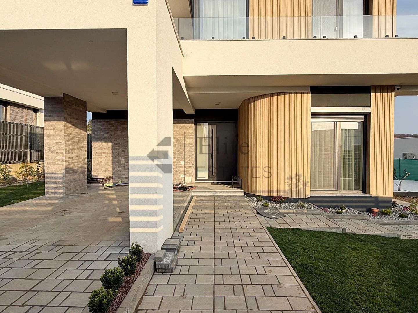 Vila / Casa de vanzare in Oradea, zona Dealuri - Poză 1