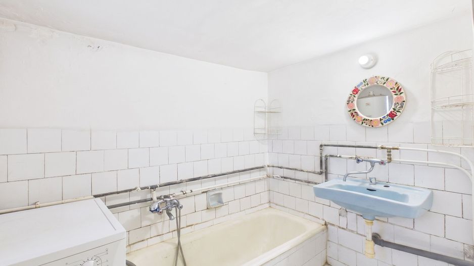 Casă cu 3 camere și 2646 mp teren în Dombegyhaz - Poză 4