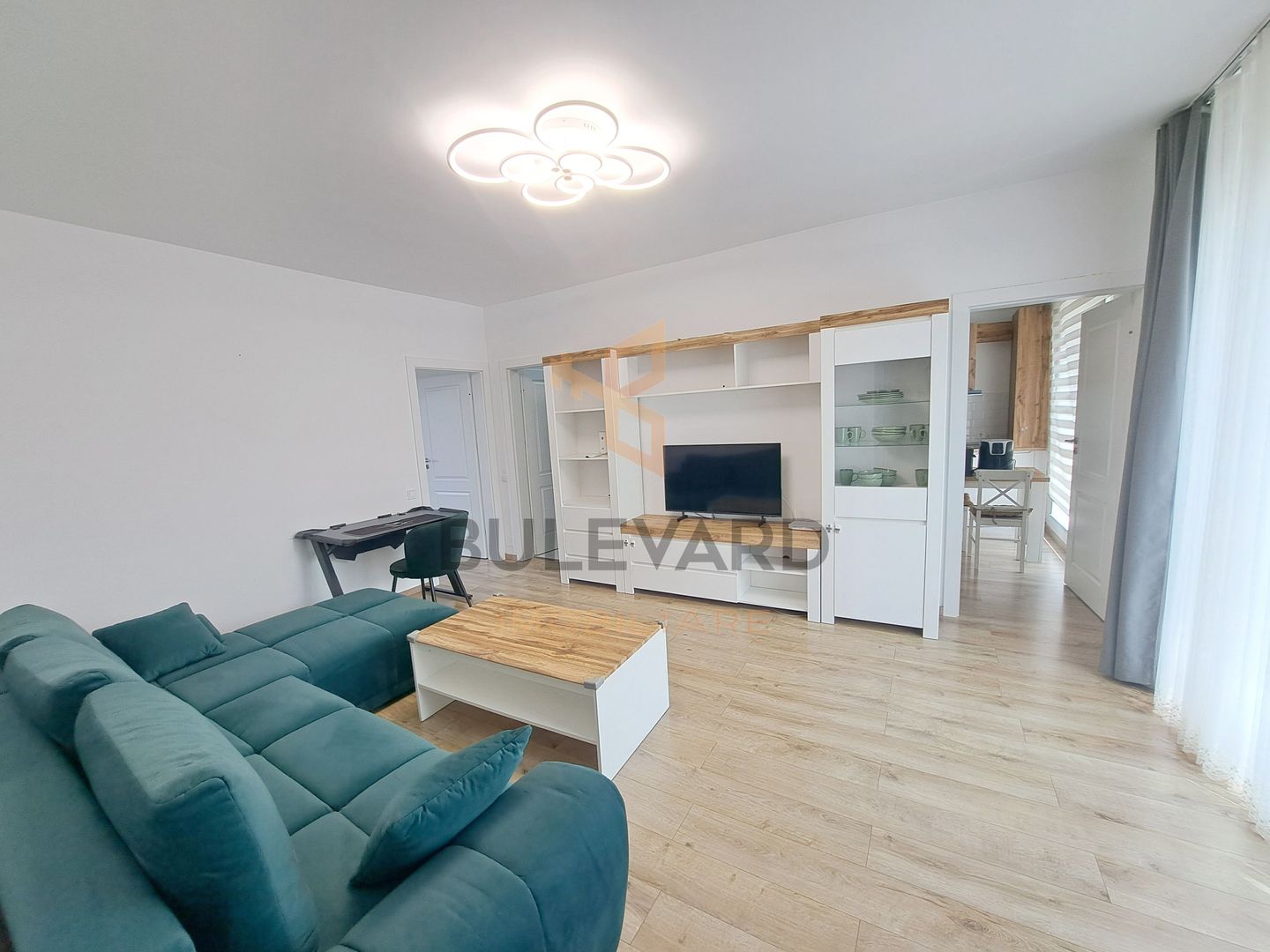 Apartament 2 camere, terasa de 15 mp, garaj subteran, boxa, Centru! - Poză 5
