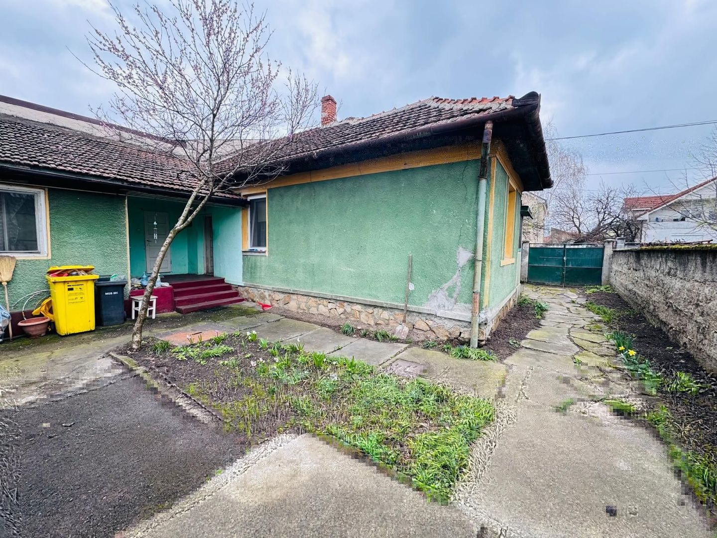 Casa de vânzare 3 camere, 2 intrări, acces auto în curte Gradiste Arad - Poză 2