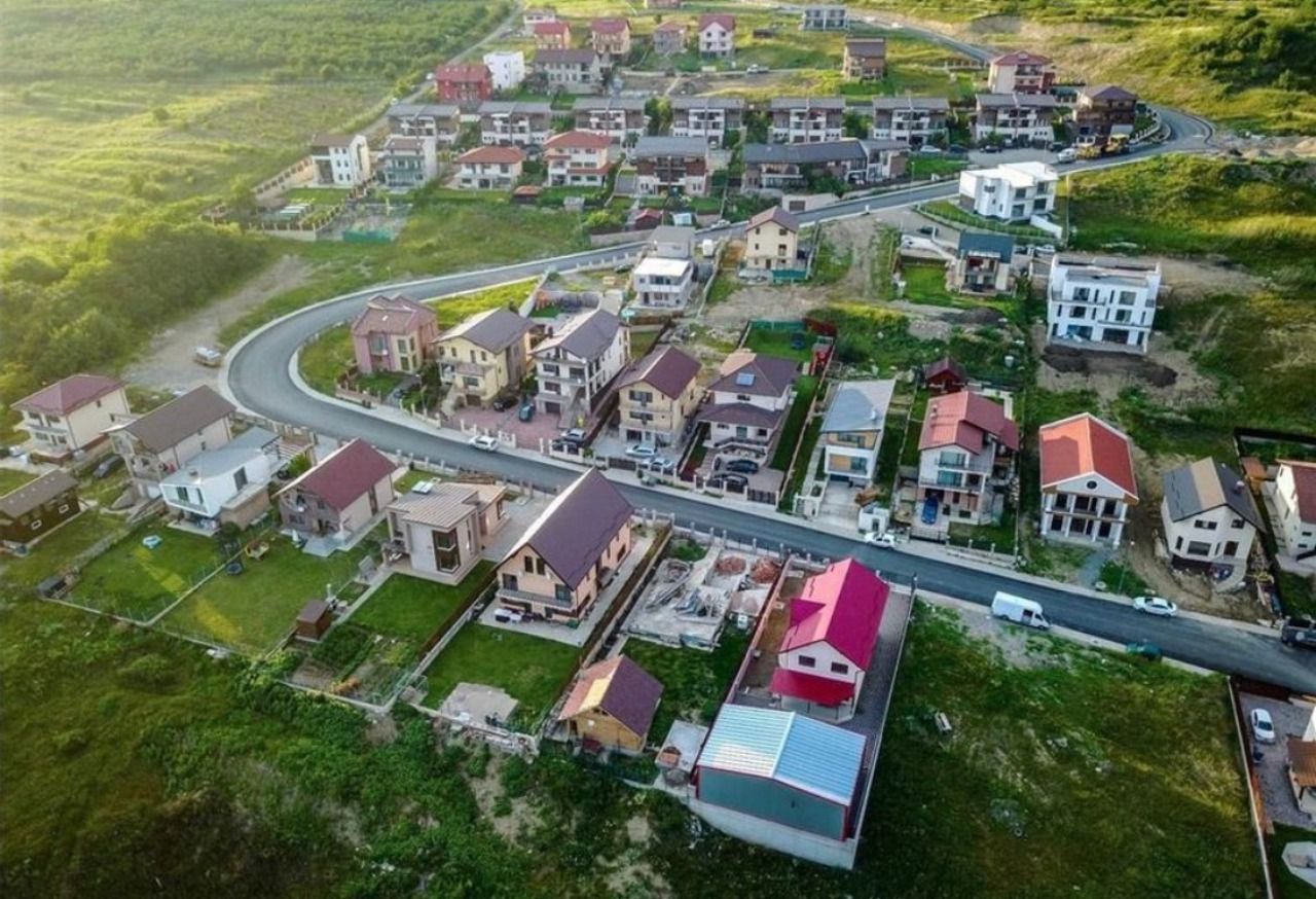 Apartament spatios si versatil ideal pentru o familie - Poză 1