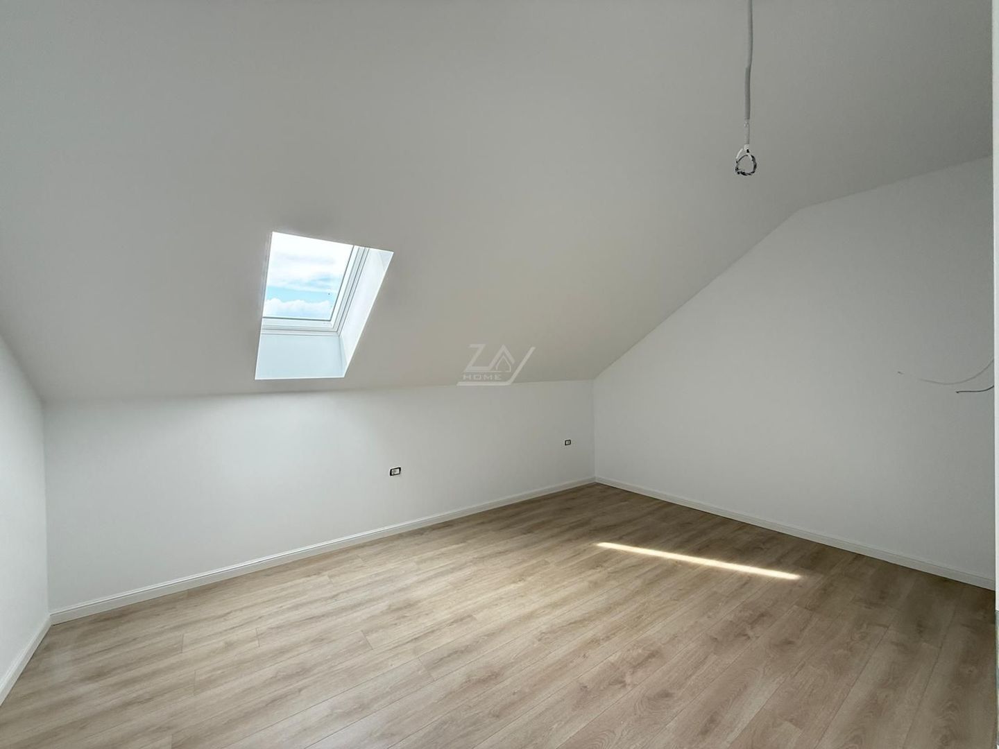 Balcon. Lift. Loc de parcare. - Poză 6