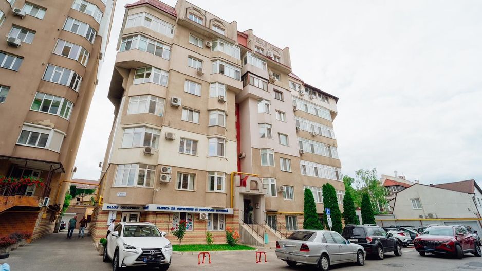 Spațiu Comercial I Vânzare – 132,3 m²I Parter I str. Petru Movilă 23/9 I Centru - Poză 2
