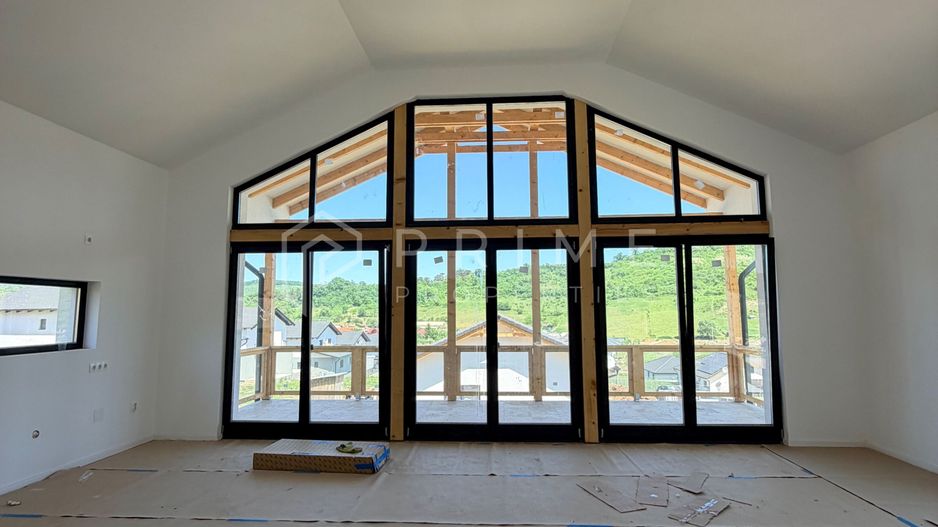 Vilă chalet modern cu perete panoramic de sticlă - Livezeni, Mureș - Poză 1