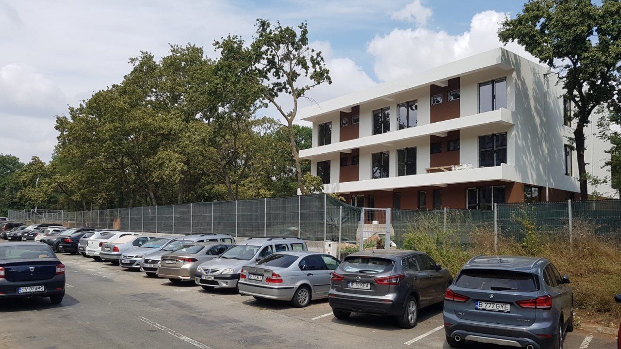 Pensiune deosebită de vânzare în Neptun – la doar 5 minute de plajă! - Poză 1